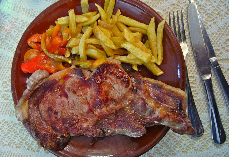 El chuletón de Ávila es uno de sus identificadores culinarios.
